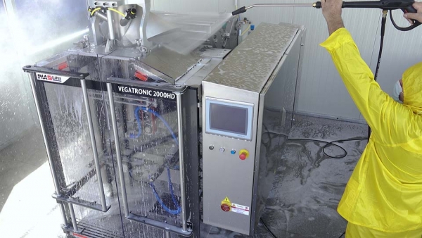 Vertical packaging machine during the washing process
